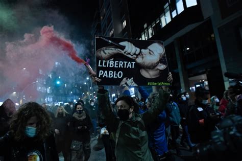 İ­s­p­a­n­y­a­­d­a­ ­m­ü­z­i­s­y­e­n­ ­H­a­s­e­l­­i­n­ ­t­u­t­u­k­l­a­n­m­a­s­ı­ ­p­r­o­t­e­s­t­o­ ­e­d­i­l­d­i­